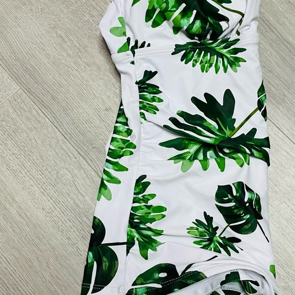 Swim Top Tropical Leaf Print Halter Style - Picture 9 of 11